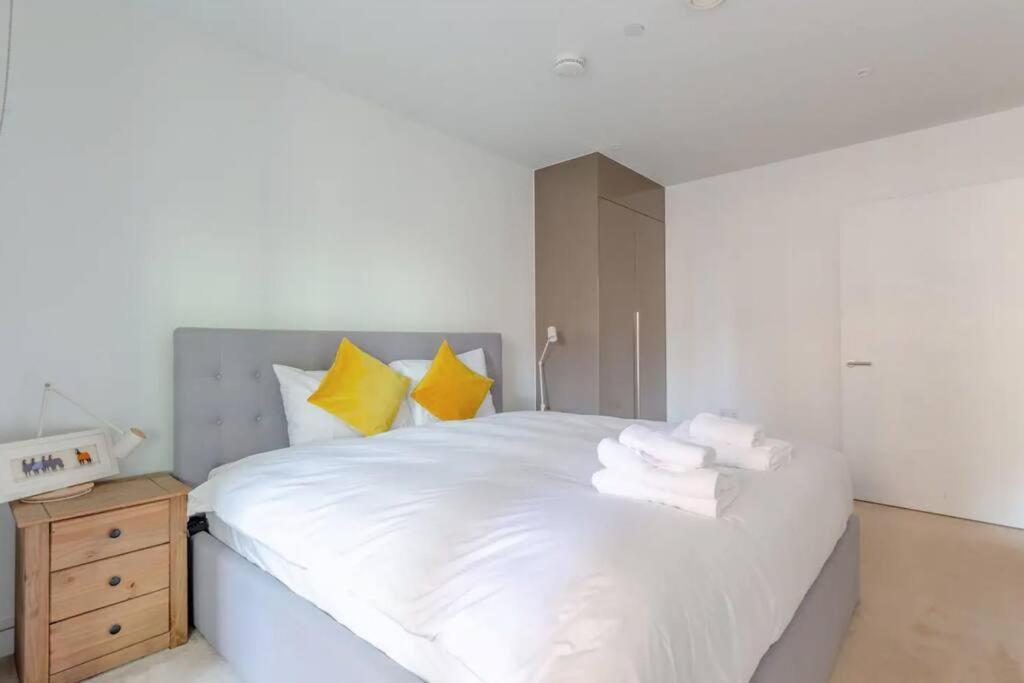 Superb 1 Bedroom Apartment 3Mins From Tube Station Λονδίνο Εξωτερικό φωτογραφία