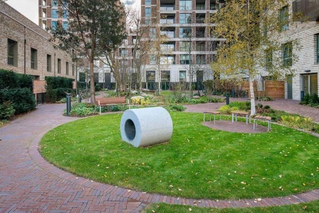 Superb 1 Bedroom Apartment 3Mins From Tube Station Λονδίνο Εξωτερικό φωτογραφία