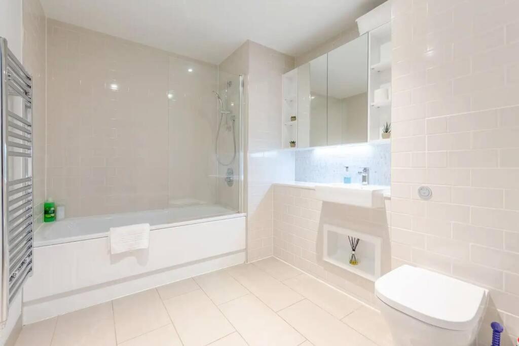 Superb 1 Bedroom Apartment 3Mins From Tube Station Λονδίνο Εξωτερικό φωτογραφία
